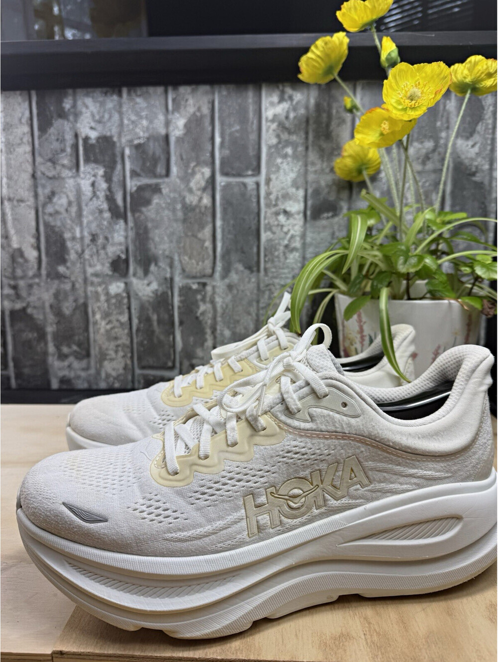 HOKA Bondi 9 woMen’s Running Shoes Breathable Mesh US 12B White Lace Up